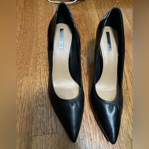 Black Tahari Peyton pump size 10